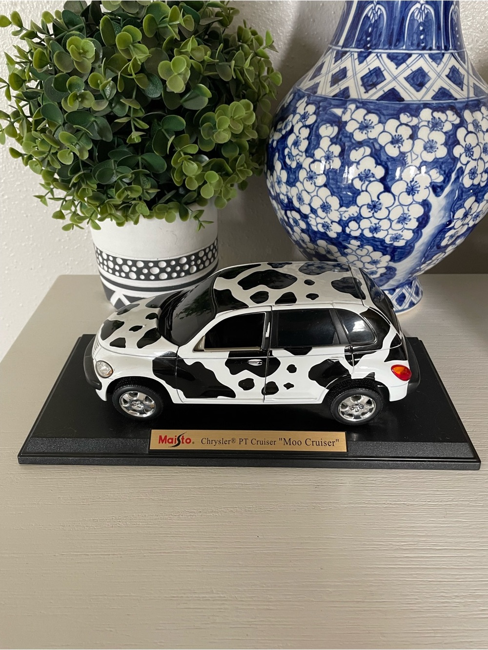 Maisto Chrysler PT Cruiser "Moo Maisto Chrysler PT Cruiser "Moo Cruiser" Toy Car